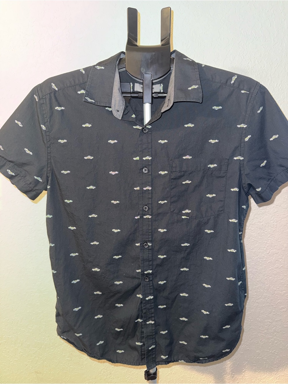 Kenneth Cole Men's Short Sleeve Button-Up Shirt - Black with Micro car Print